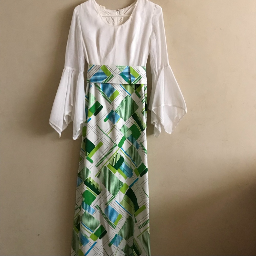 Vintage Romantic Hostess Maxi Dress - Picture 2 of 10